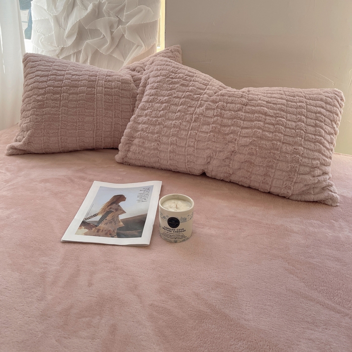 91家纺网 家纺一手货源 找家纺 2024新款全消光兔毛320克牛奶绒A类纯色立体四件套 蜜桃粉