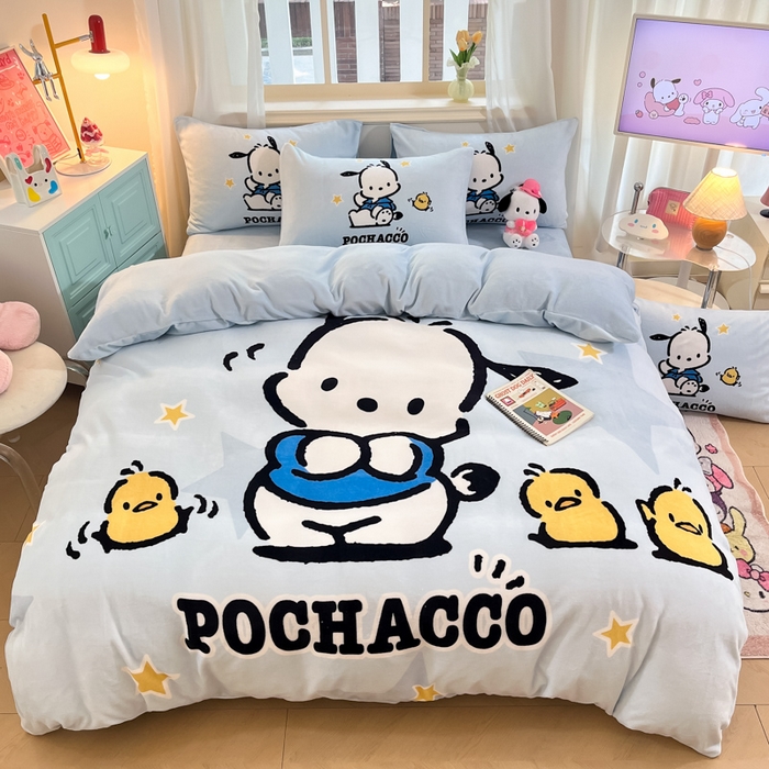 91家纺网 家纺一手货源 找家纺 2024新品正版三丽鸥授权大版卡通平网数码印花加厚高克重牛奶绒系列四件套 绒大版-R可爱小鸡帕恰狗