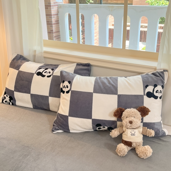 91家纺网 家纺一手货源 找家纺 卡派 2024新款冬季亲肤透气牛奶绒印花四件套 熊猫滚滚-灰