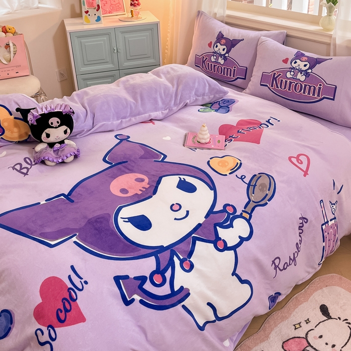 91家纺网 家纺一手货源 找家纺 2024新品正版三丽鸥授权大版卡通平网数码印花加厚高克重牛奶绒系列四件套 绒大版-R乐趣库洛米