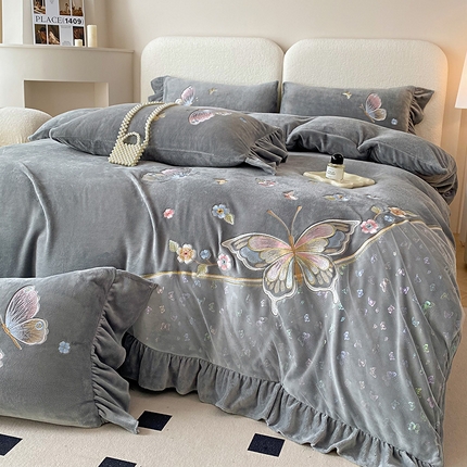 91家纺网 家纺一手货源 找家纺 （总）航途席业 2025新款高克重牛奶绒刺绣四件套-梦幻蝶舞