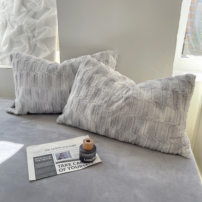 91家纺网 家纺一手货源 找家纺 2024新款全消光兔毛320克牛奶绒A类纯色立体四件套 晕染灰