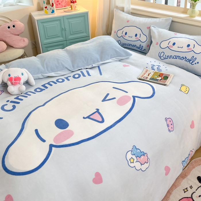 91家纺网 家纺一手货源 找家纺 2024新品正版三丽鸥授权大版卡通平网数码印花加厚高克重牛奶绒系列四件套 绒大版-R开心大耳狗