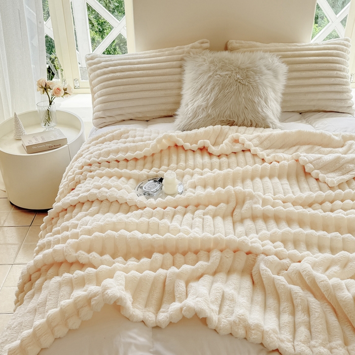 91家纺网 家纺一手货源 找家纺 （总）卡派 2024新款兔毛绒多功能毛毯抽条牛奶绒贝贝绒毛毯