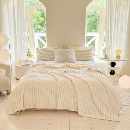 91家纺网 家纺一手货源 找家纺 （总）卡派 2024新款兔毛绒多功能毛毯抽条牛奶绒贝贝绒毛毯