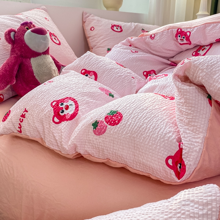 91家纺网 家纺一手货源 找家纺 悦织湾家纺 2025新款轻奢北欧风小清新印花水洗棉四件套 粉粉熊