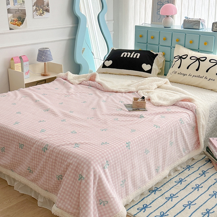 91家纺网 家纺一手货源 找家纺 昔可家纺 2024新款羊羔绒牛奶绒毛毯系列（三）-ins小清新系列 粉格蝴蝶结