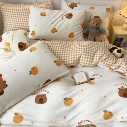 91家纺网 家纺一手货源 找家纺 2024新款200g加厚防静电牛奶绒小清新四件套 绒-奶咖南瓜猫