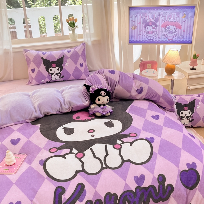 91家纺网 家纺一手货源 找家纺 2024新品正版三丽鸥授权大版卡通平网数码印花加厚高克重牛奶绒系列四件套 绒大版-R桃心美美库洛米