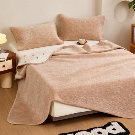 91家纺网 家纺一手货源 找家纺 （总）美优兰 2025秋冬新款棉加绒床盖单品床盖三件套