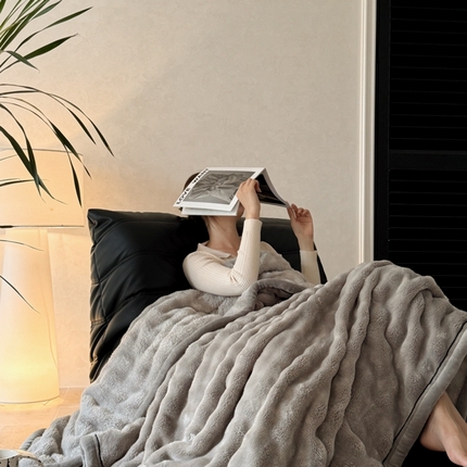 91家纺网 家纺一手货源 找家纺 （总）欧邦 新款仿兔毛泡泡绒牛奶绒包边单层毛毯（外贸供货）