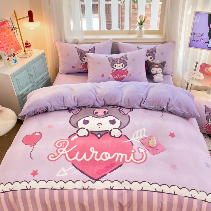 91家纺网 家纺一手货源 找家纺 2024新品正版三丽鸥授权大版卡通平网数码印花加厚高克重牛奶绒系列四件套 绒大版-R丘比特库洛米