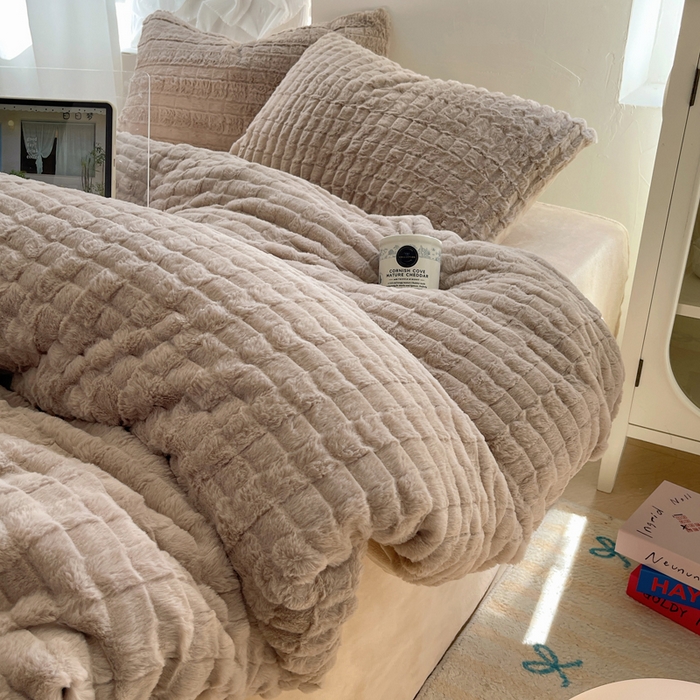 91家纺网 家纺一手货源 找家纺 2024新款全消光兔毛320克牛奶绒A类纯色立体四件套 奶咖