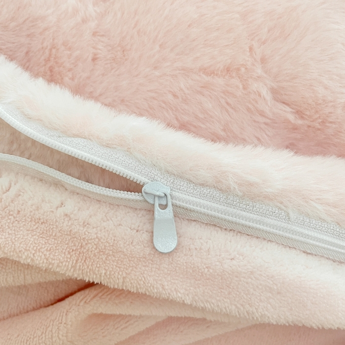 91家纺网 家纺一手货源 找家纺 蜜柚 2024新款牛奶绒兔毛绒高克重小清新满版绣花四件套 樱桃浅粉