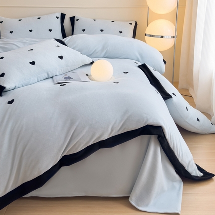 91家纺网 家纺一手货源 找家纺 KA家纺 2025冬季新款绣花牛奶绒四件套-爱心系列 爱心蓝