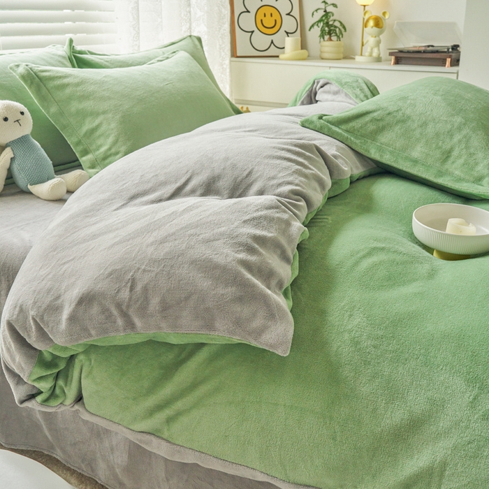 91家纺网 家纺一手货源 找家纺 慕晨 2024新款加厚牛奶绒纯色单被套珊瑚绒被套单件双面绒四件套 豆绿+浅灰