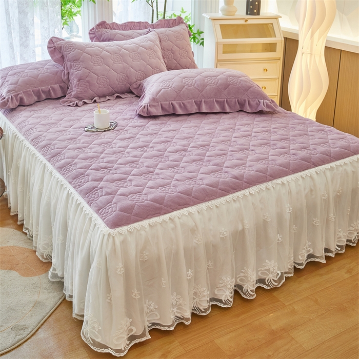 91家纺网 家纺一手货源 找家纺 缦彩 2024新款加厚牛奶珊瑚绒蕾丝床裙冬季法兰绒夹棉床笠-玫瑰花语系列 梦幻紫