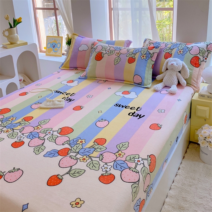 91家纺网 家纺一手货源 找家纺 凯儿家纺  2024新款加厚高克重印花系列单床笠 草莓物语