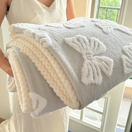 莱登卡奴 2024新款牛奶绒阳离子提花北极绒包边款多功能被套毯系列 包边款蝴蝶结石英灰