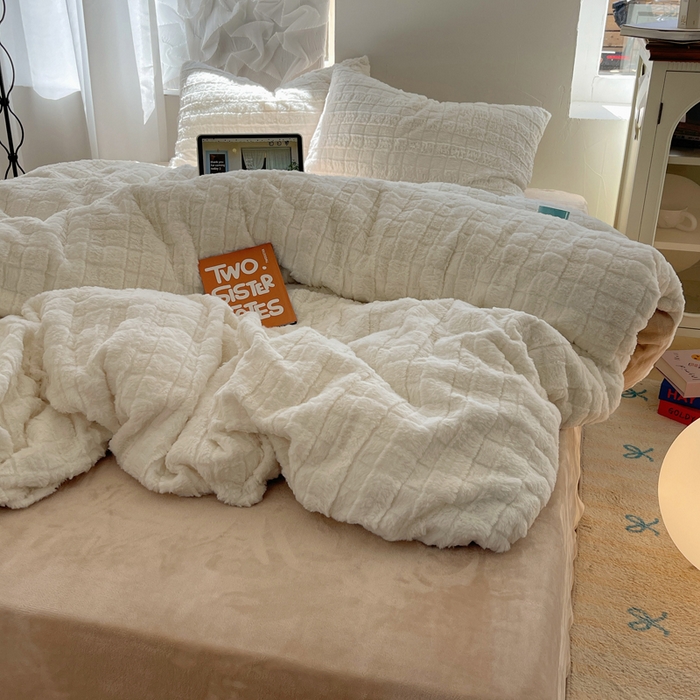 91家纺网 家纺一手货源 找家纺 2024新款全消光兔毛320克牛奶绒A类纯色立体四件套 奶白咖