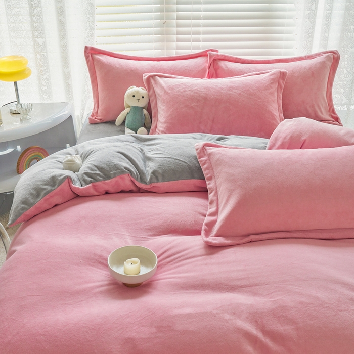 91家纺网 家纺一手货源 找家纺 慕晨 2024新款加厚牛奶绒纯色单被套珊瑚绒被套单件双面绒四件套 奶油粉+浅灰