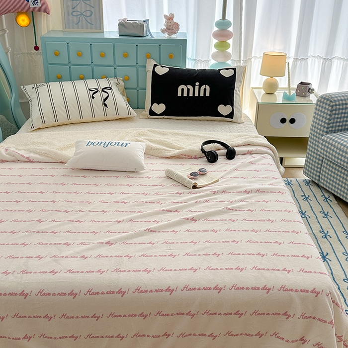 91家纺网 家纺一手货源 找家纺 昔可家纺 2024新款羊羔绒牛奶绒毛毯系列（三）-ins小清新系列 梦幻粉色字母