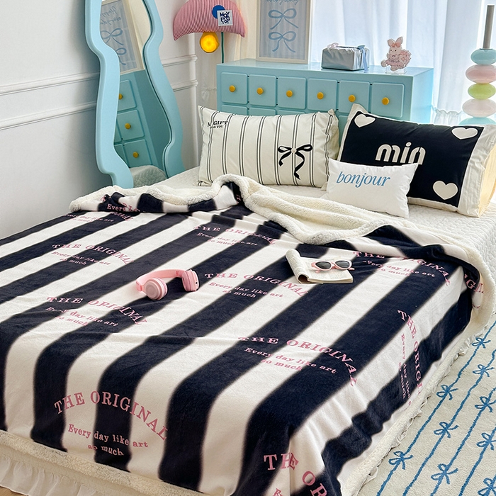 91家纺网 家纺一手货源 找家纺 昔可家纺 2024新款羊羔绒牛奶绒毛毯系列（三）-ins小清新系列 甜酷字母