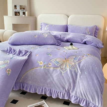 91家纺网 家纺一手货源 找家纺 （总）航途席业 2025新款高克重牛奶绒刺绣四件套-梦幻蝶舞