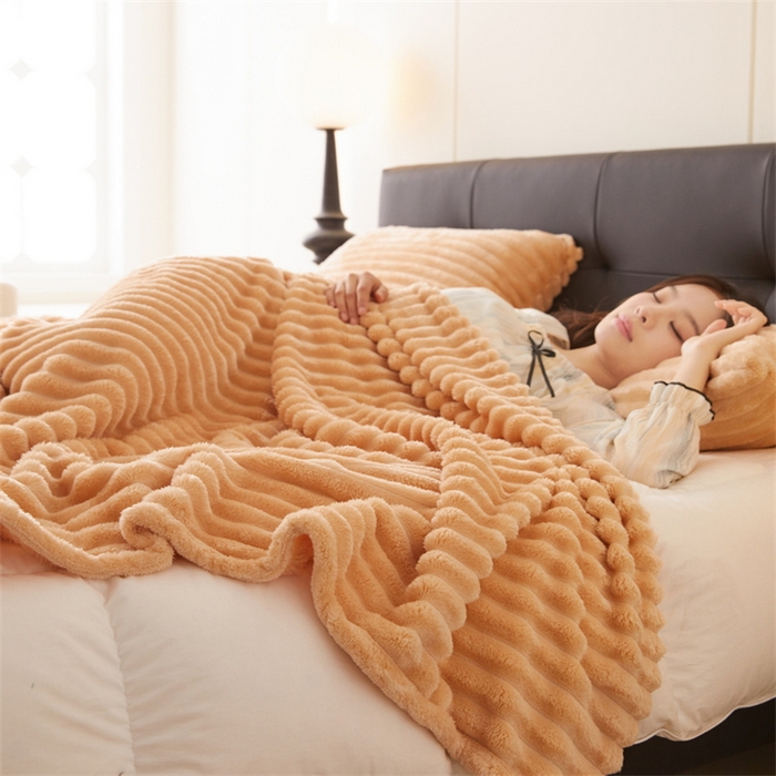 91家纺网 家纺一手货源 找家纺 畅畅家纺 2024新款秋冬兔毛绒宽抽条纯色毛毯 卡其色