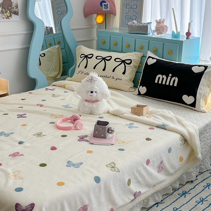 91家纺网 家纺一手货源 找家纺 昔可家纺 2024新款羊羔绒牛奶绒毛毯系列（三）-ins小清新系列 波点彩色蝴蝶