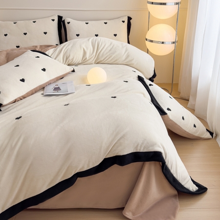 91家纺网 家纺一手货源 找家纺 KA家纺 2025冬季新款绣花牛奶绒四件套-爱心系列 爱心奶咖