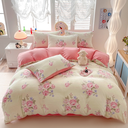 91家纺网 家纺一手货源 找家纺 （总）鸿羽樱（鸿羽樱）家纺 2025新款直播热款小清新牛奶绒四件套