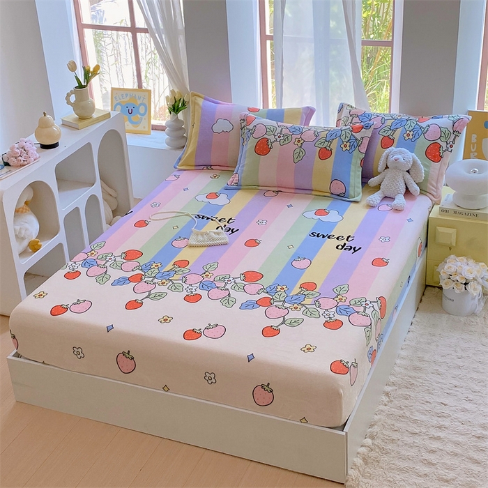 91家纺网 家纺一手货源 找家纺 凯儿家纺  2024新款加厚高克重印花系列单床笠 草莓物语