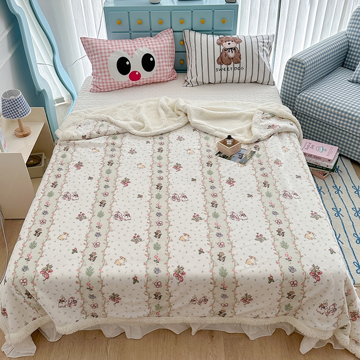 91家纺网 家纺一手货源 找家纺 昔可家纺 2024新款羊羔绒牛奶绒毛毯系列（三）-卡通系列 花朵草莓兔