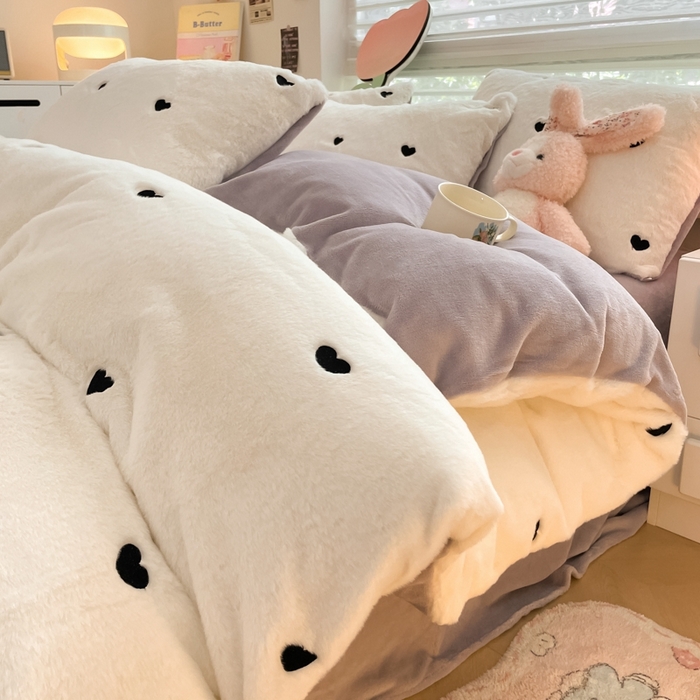 91家纺网 家纺一手货源 找家纺 蜜柚 2024新款牛奶绒兔毛绒高克重小清新满版绣花四件套 星愿