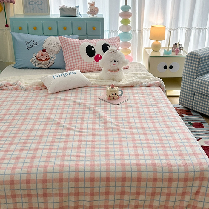 91家纺网 家纺一手货源 找家纺 昔可家纺 2024新款羊羔绒牛奶绒毛毯系列（三）-ins小清新系列 丝雾粉格