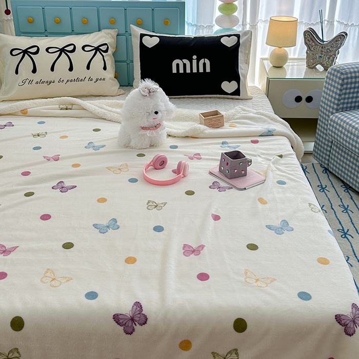 91家纺网 家纺一手货源 找家纺 昔可家纺 2024新款羊羔绒牛奶绒毛毯系列（三）-ins小清新系列 波点彩色蝴蝶