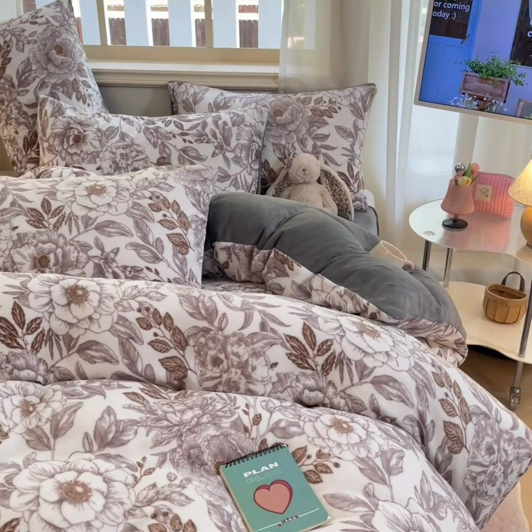 91家纺网 家纺一手货源 找家纺 卡派 2024新款冬季亲肤透气牛奶绒印花四件套 秋意浓