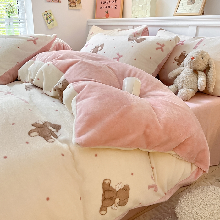 91家纺网 家纺一手货源 找家纺 2024新款200g加厚防静电牛奶绒小清新四件套 绒-幸运熊