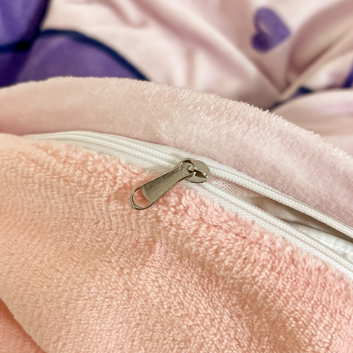 91家纺网 家纺一手货源 找家纺 2024新品正版三丽鸥授权大版卡通平网数码印花加厚高克重牛奶绒系列四件套 绒大版-R气球公主库洛米