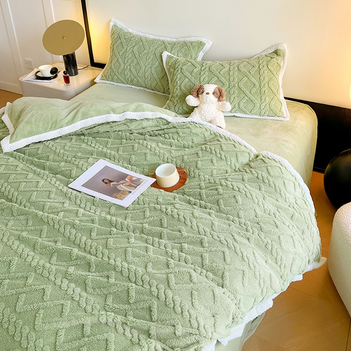 91家纺网 家纺一手货源 找家纺 贝拉梦家纺 2024新款塔芙绒菱格纯色牛奶绒四件套 曼巴绿