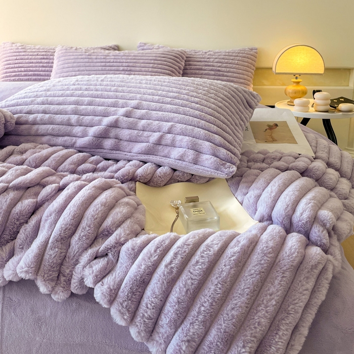 91家纺网 家纺一手货源 找家纺 2024新款全消光兔毛320克牛奶绒A类纯色立体四件套 兔毛抽条香芋紫