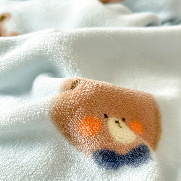 91家纺网 家纺一手货源 找家纺 2024新款200g加厚防静电牛奶绒小清新四件套 绒-领带熊