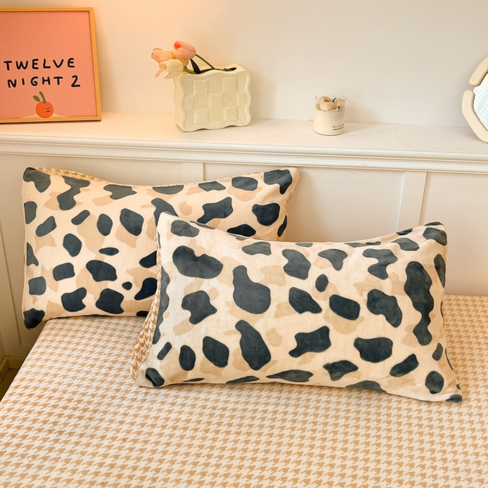 91家纺网 家纺一手货源 找家纺 2024新款200g加厚防静电牛奶绒小清新四件套 绒-豹点点绿咖