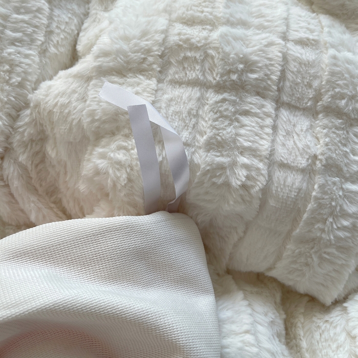 91家纺网 家纺一手货源 找家纺 2024新款全消光兔毛320克牛奶绒A类纯色立体四件套 奶白粉