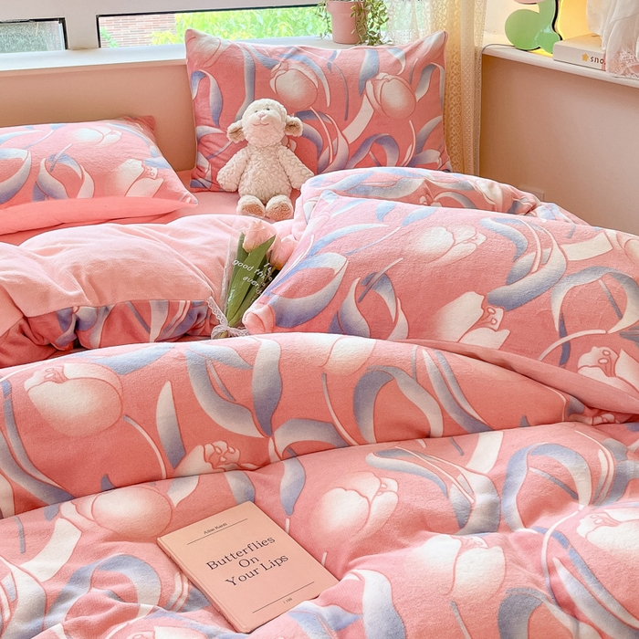 91家纺网 家纺一手货源 找家纺 卡派 2024新款冬季亲肤透气牛奶绒印花四件套 伊莲娜