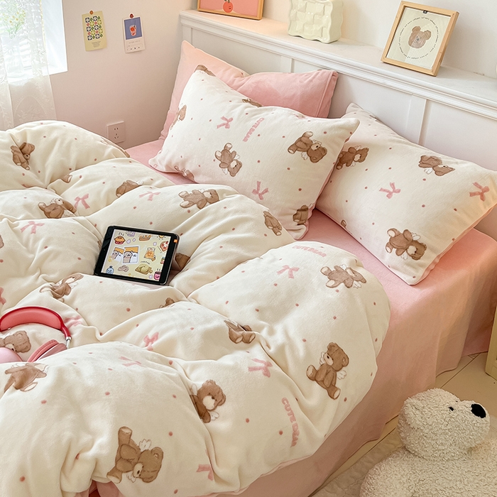 91家纺网 家纺一手货源 找家纺 2024新款200g加厚防静电牛奶绒小清新四件套 绒-幸运熊