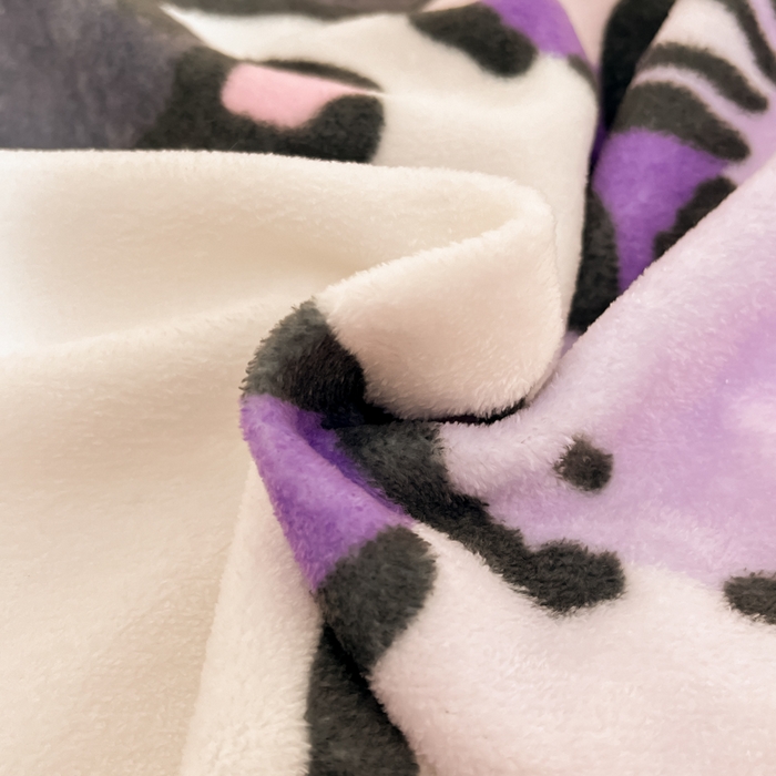 91家纺网 家纺一手货源 找家纺 2024新品正版三丽鸥授权大版卡通平网数码印花加厚高克重牛奶绒系列四件套 绒大版-R糖果库洛米