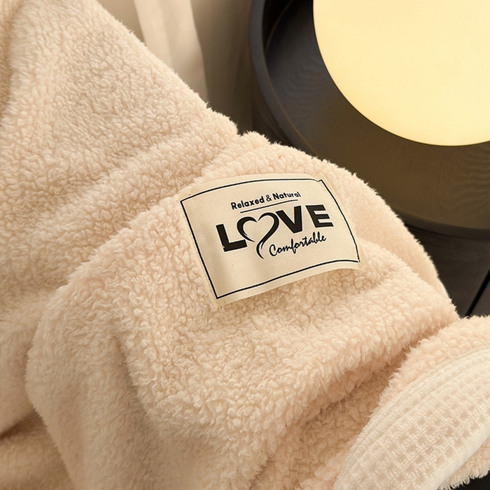 91家纺网 家纺一手货源 找家纺 沐棉 2024新款羊羔绒泰迪绒毛毯 奶茶色