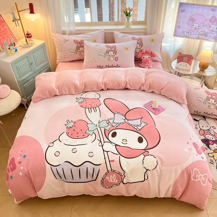 91家纺网 家纺一手货源 找家纺 2024新品正版三丽鸥授权大版卡通平网数码印花加厚高克重牛奶绒系列四件套 绒大版-R草莓蛋糕美乐蒂